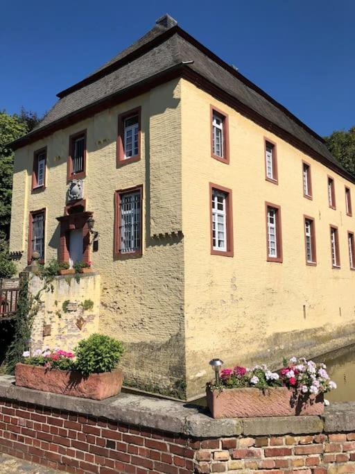 Charmante Ferienwohnungen Auf Reitstall Wasserburg Anstel - Ein Ort Zum Wohlfuehlen Und Entspannen Rommerskirchen Экстерьер фото